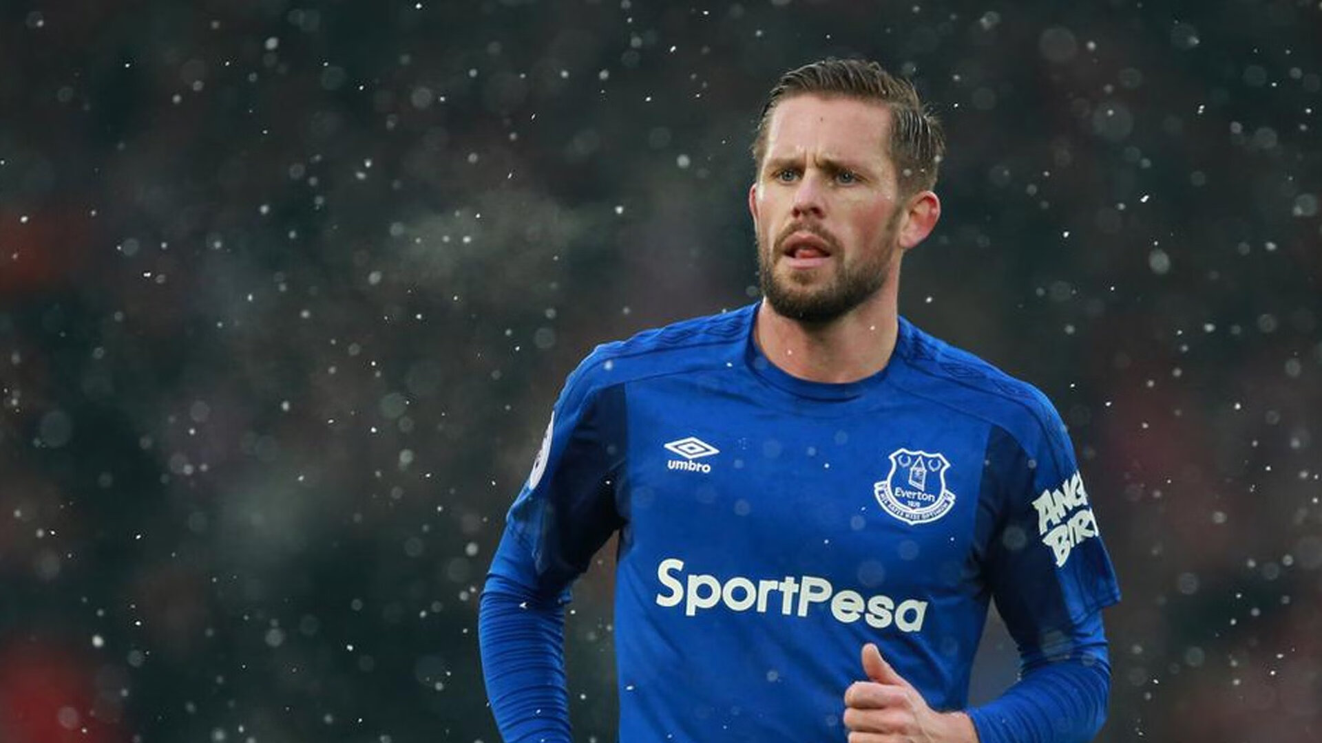 红箭贯日，蓝狮啸月，当利物浦的铁血洪流席卷奥地利，卢卡库在欧冠半决赛的独角戏